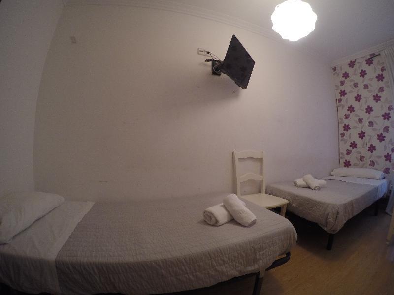 Hostal La Estrella Madrid Exterior foto